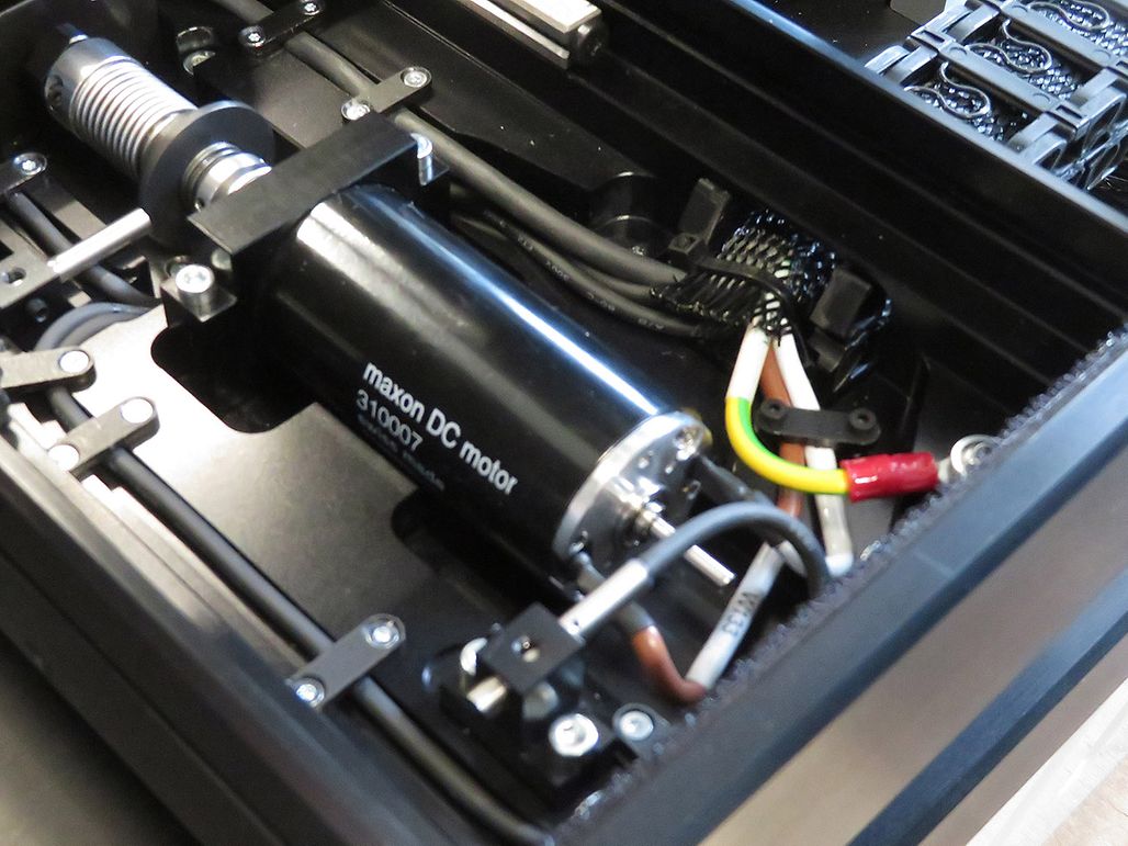 Motor_closeup_QNess_maxon